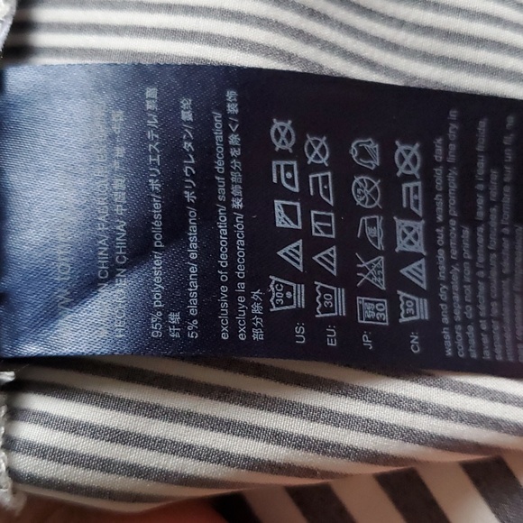 Tommy Hilfiger Blouse - Picture 8 of 8
